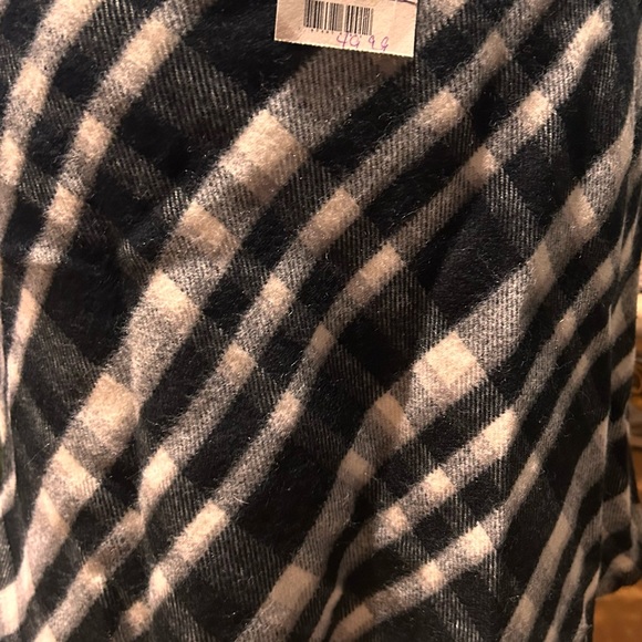 Guess plaid wool blend short skirt. Cute - Picture 6 of 14